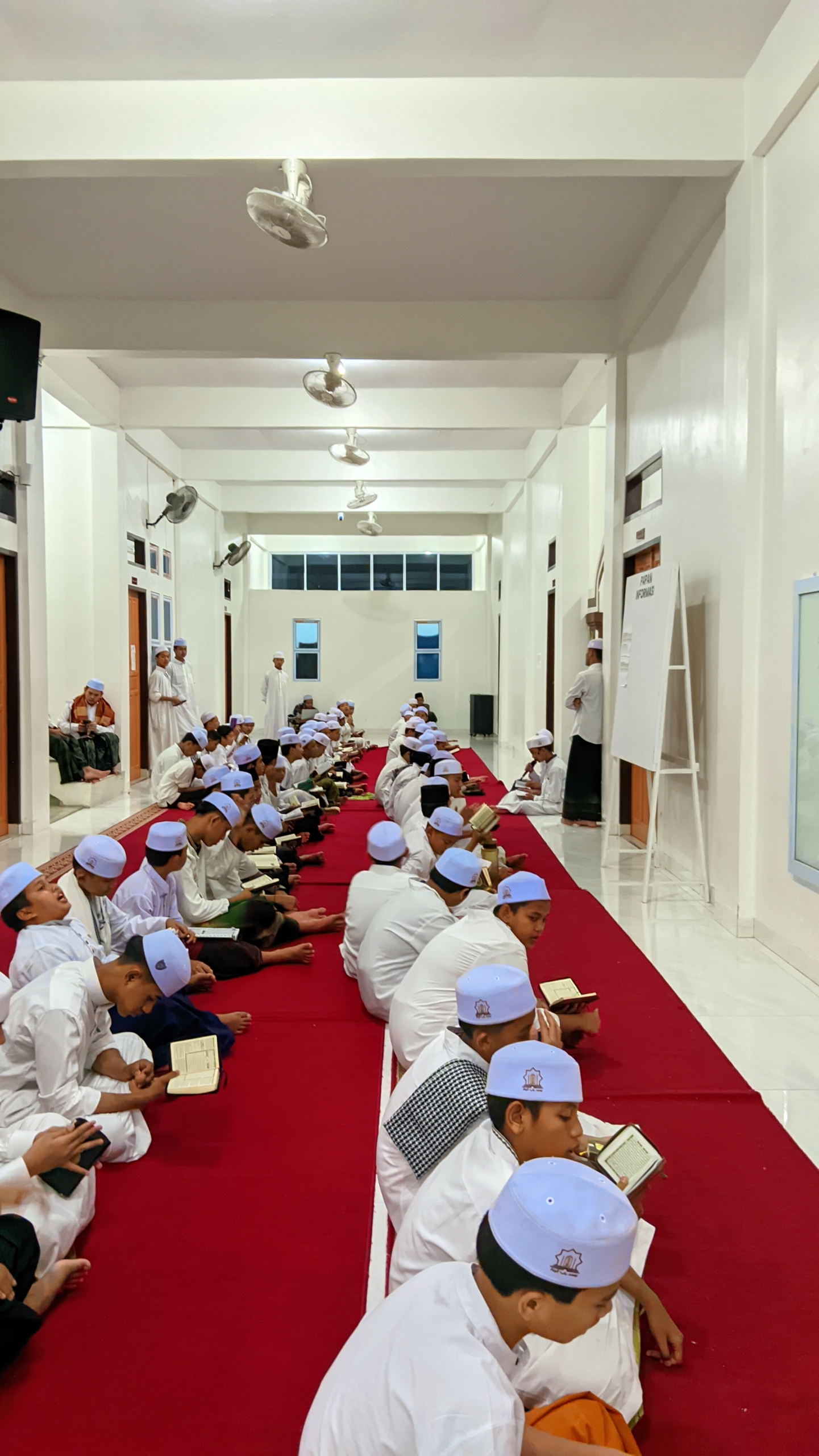 Masjid sebagai pusat ibadah di Pondok Pesantren Babul Jannah