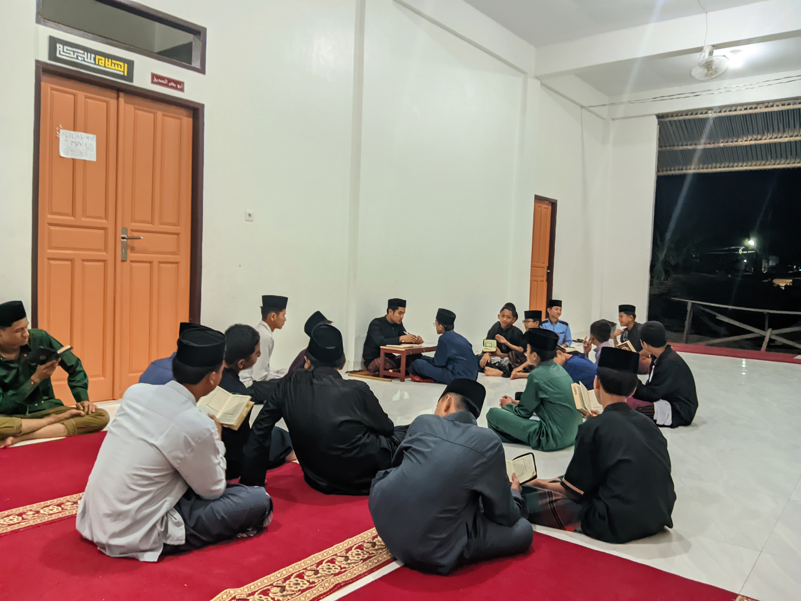 Masjid di Malam Hari